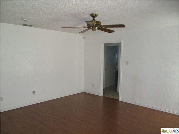 3rd image of 1304 Phyllis Dr