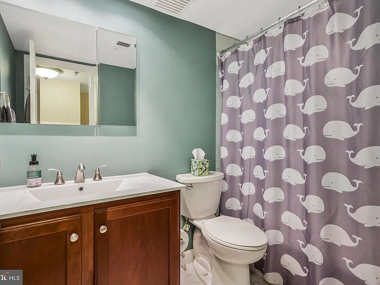 1001 N Vermont St #413 — Photo 8