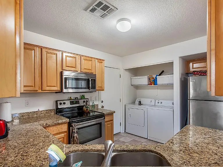 800 Stratford Dr #22 — Photo 1