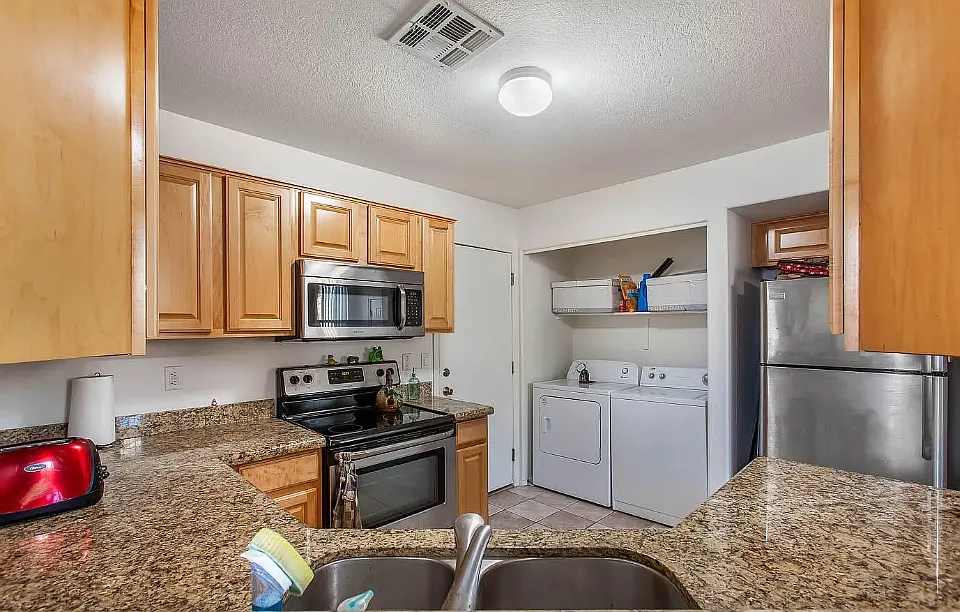 800 Stratford Dr #22