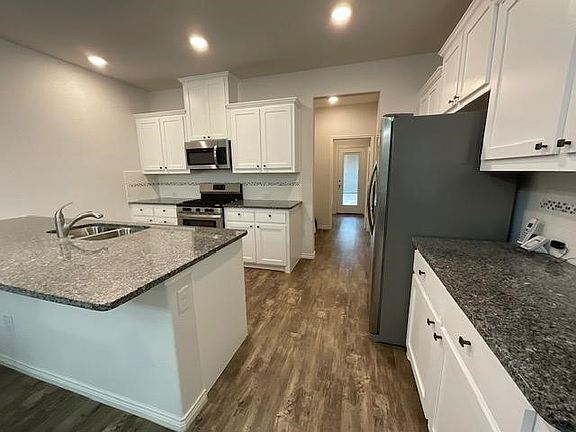5th image of 2245 Miramar Dr