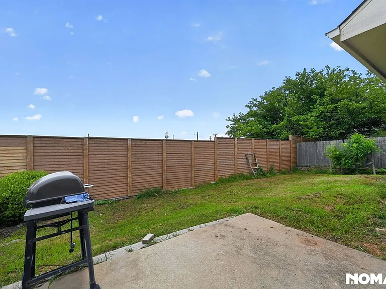 409 Lois Ln — Photo 11