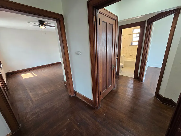 3745 Saint Lawrence Ave — Photo 15