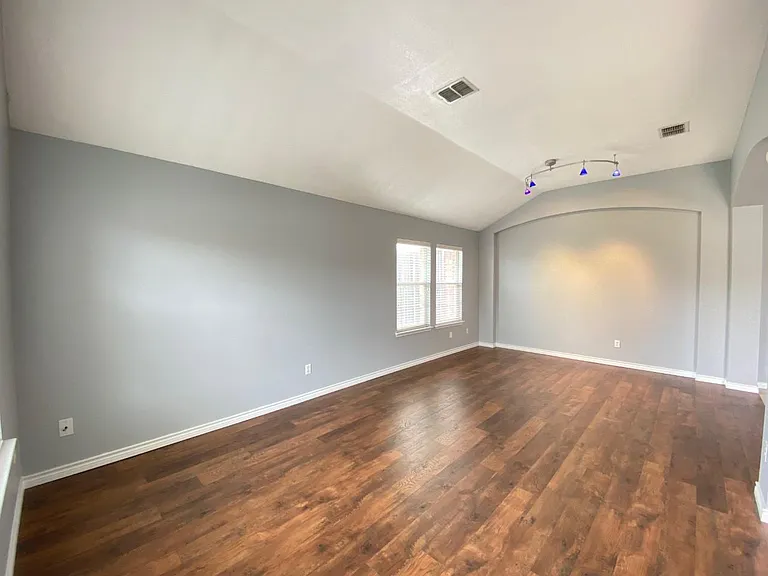 1328 Falcon Holw — Photo 3
