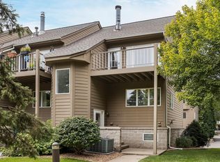 2827 Kenwood Isles Dr, Minneapolis, MN 55408