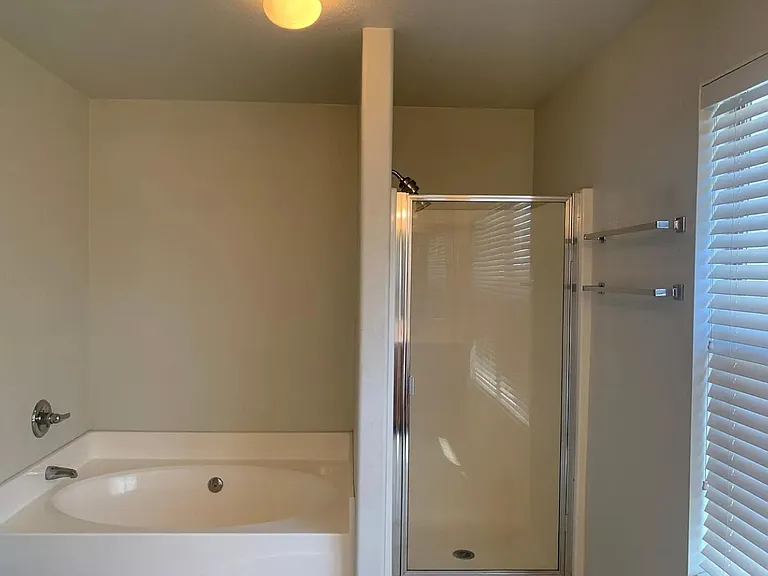 1292 E Clifton Ave — Photo 2