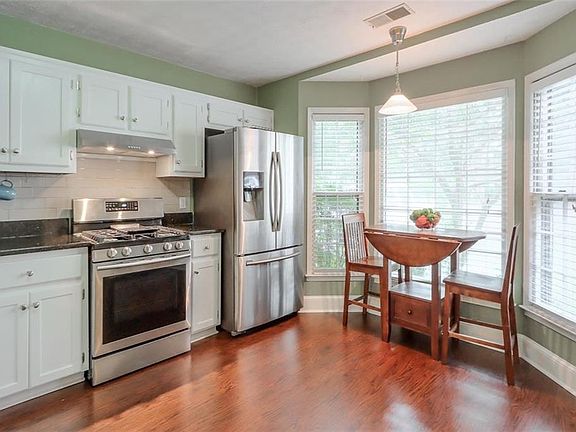 5th image of 282 Shaded Oaks Ln SE