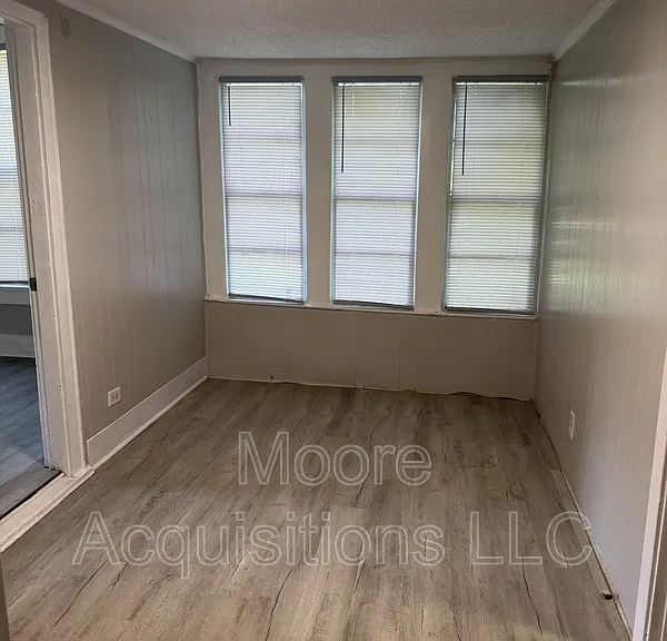 1108 W Center St — Photo 2