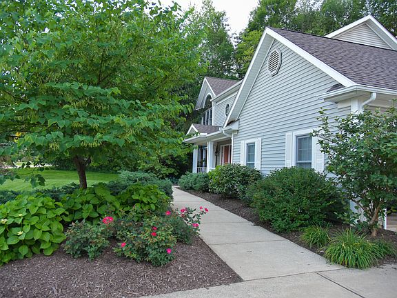 2nd image of 415 Sussex Ct