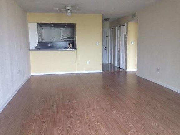 3rd image of 6940 Miami Gardens Dr #1421