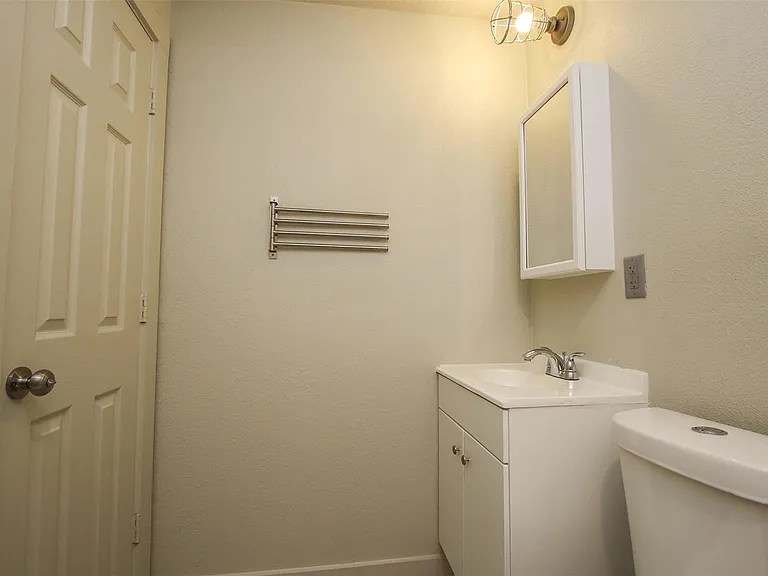 505 E 32nd St #1 — Photo 15