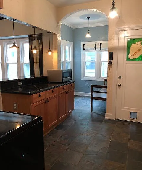 2511 E Stratford Ct — Photo 3