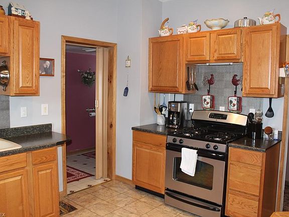 4th image of 448 Franklin Ave