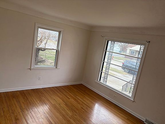 3rd image of 25904 Winton St