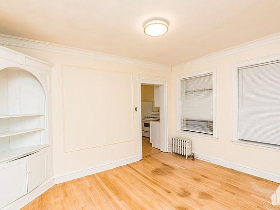 5th image of 1437 W Albion Ave APT 1B