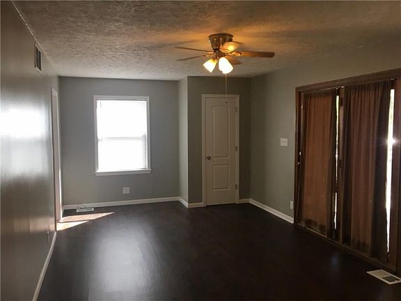 5th image of 428 E Douglas Dr