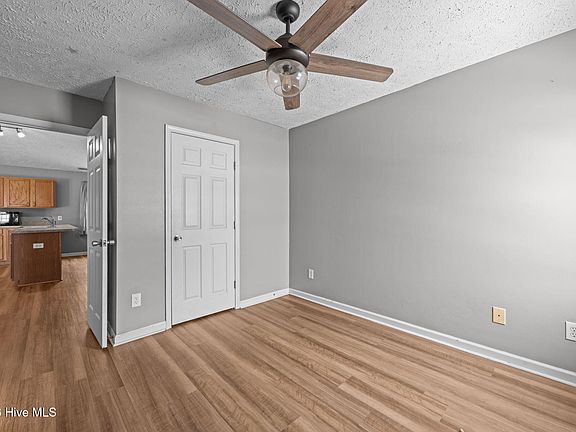 5th image of 121 Oakley Drive