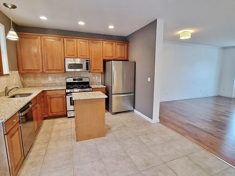 253 N Front St — Photo 13