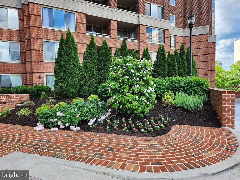 5809 Nicholson Ln #304 — Photo 38