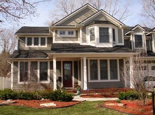 2863 Yorkshire Rd, Birmingham, MI 48009