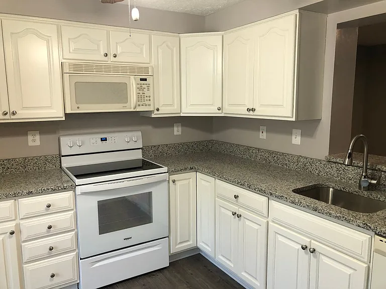 1818 Chester Way — Photo 6