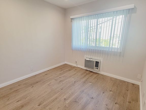 2nd image of 523 Ivy St #5