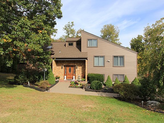 2nd image of 25 Hilltop Dr