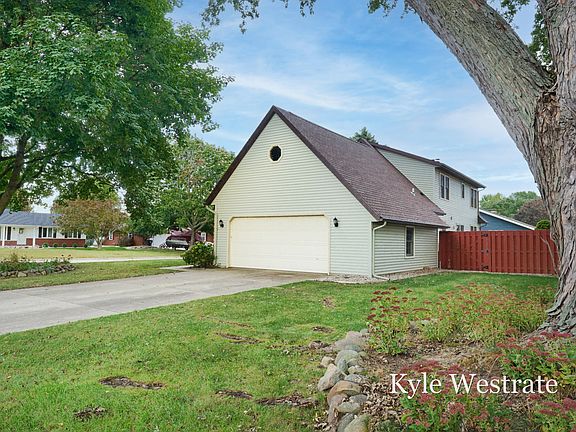 5th image of 3580 Kathryn St