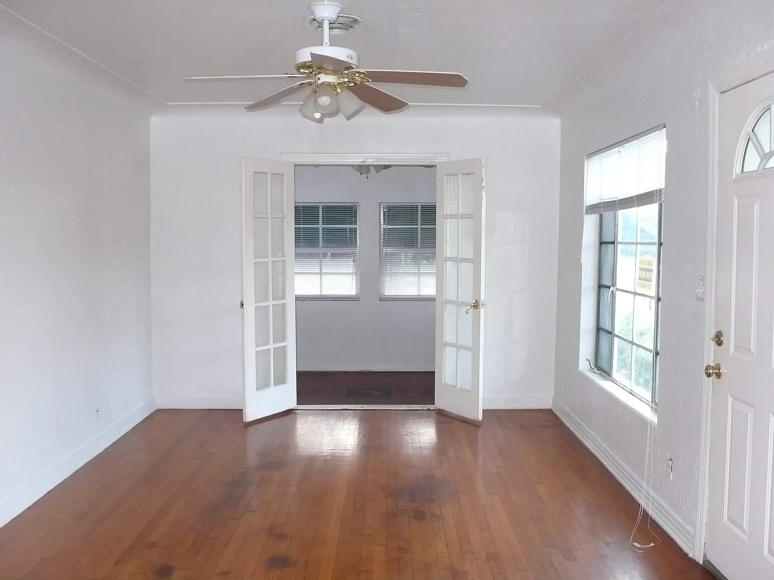 Quaint 4 Bed/ 2 Bath Duplex in NORTH St. Pete — Photo 4
