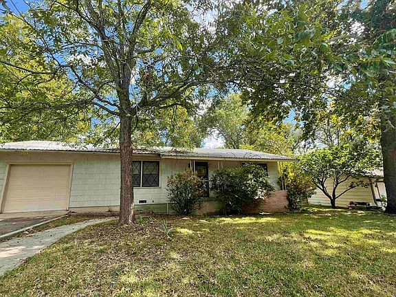 2nd image of 60 Sue Ann Dr