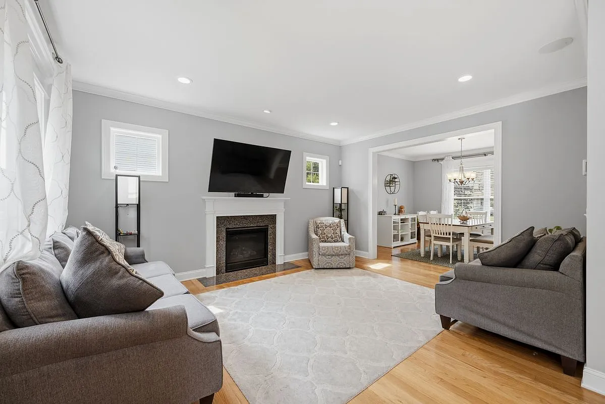 3 bed, 2.5 bath, 1724 sqft, $4,000 — Photo 3