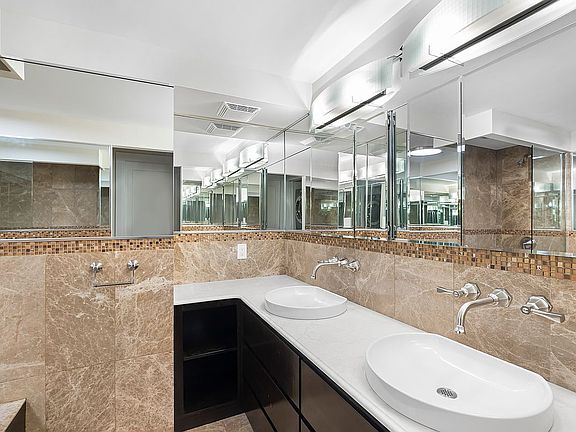 5th image of 30 W 63rd St APT 15VW