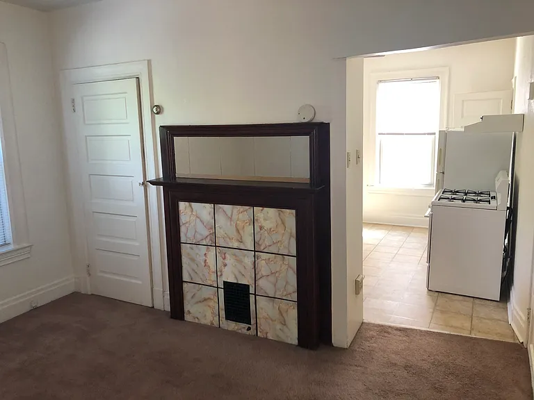 137 S Bryant Ave #2 — Photo 5