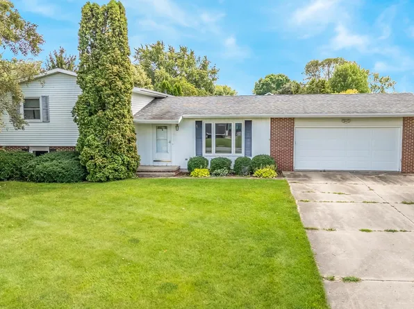 5161 Island Rd, Butte Des Morts, WI 54927