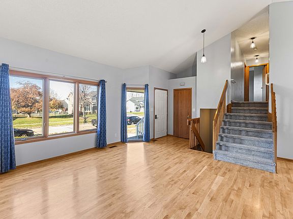 5th image of 411 SW Kennybrook Dr