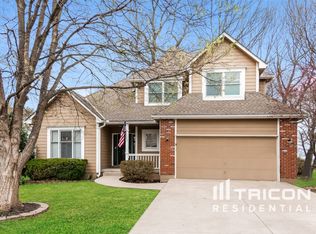 104 SE Nottingham Ct, Lees Summit, MO 64063