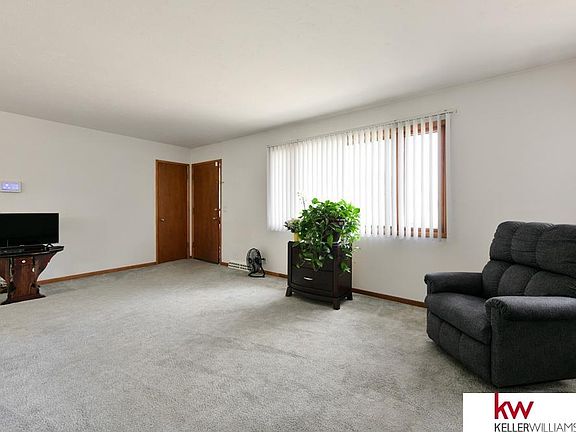 3rd image of 1501 Fairacres Dr