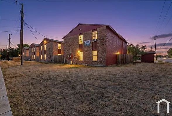 1400 Clamp Ave #403