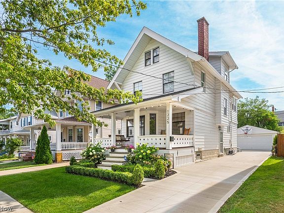 3rd image of 1225 Gladys Ave
