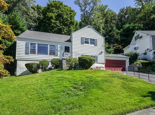 150 Candlewood Dr, Yonkers, NY 10710