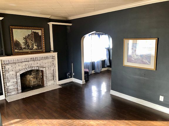 3rd image of 1400 Ravenswood Dr