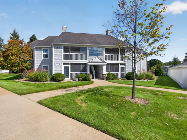 743 W Barrington Cir, Jackson, MI 49203