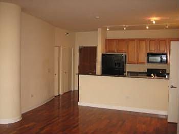 4th image of 1322 S Prairie Ave Unit 904