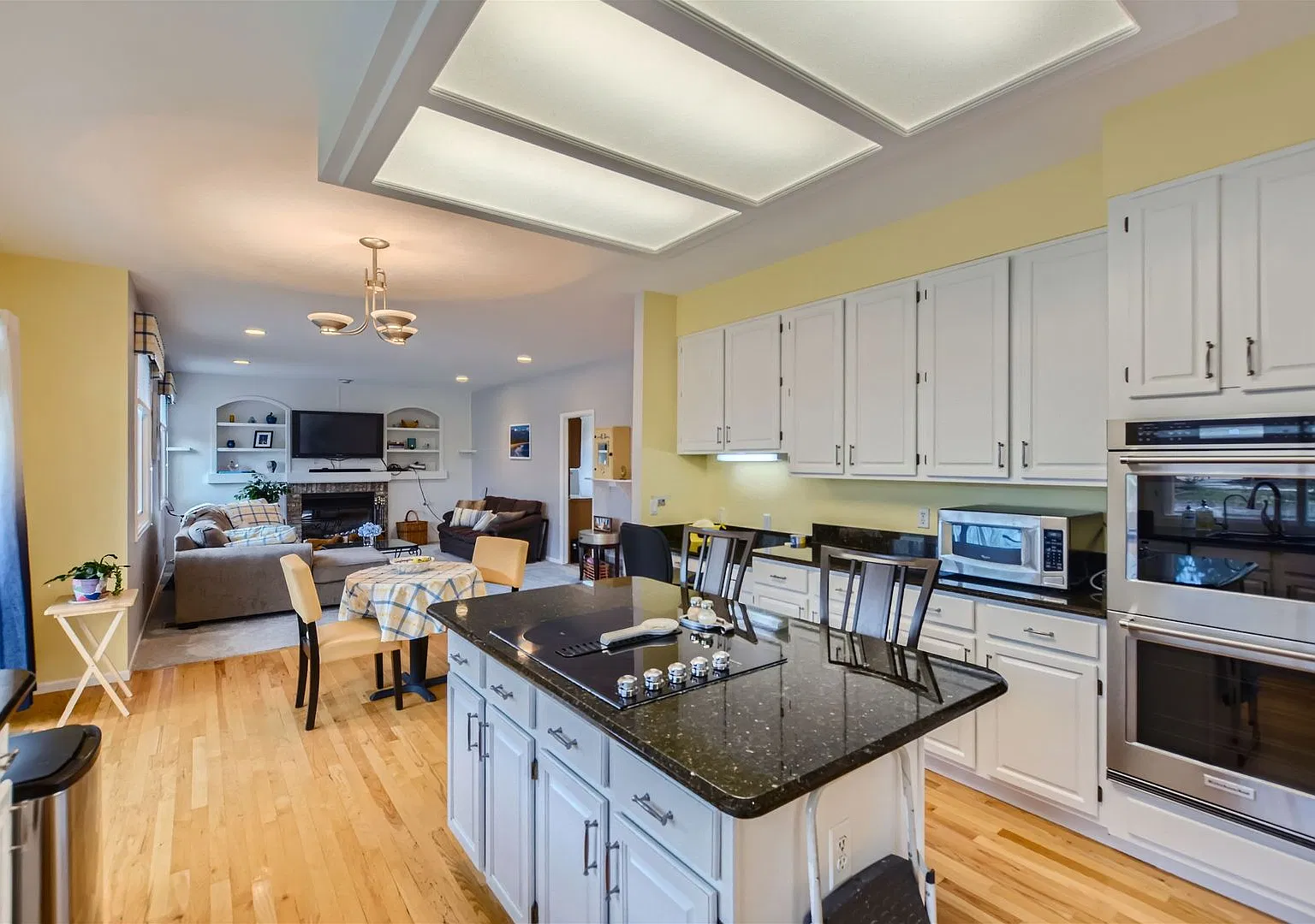 Spacious Haven: 4 BDR Home in Louisville, CO — Photo 1
