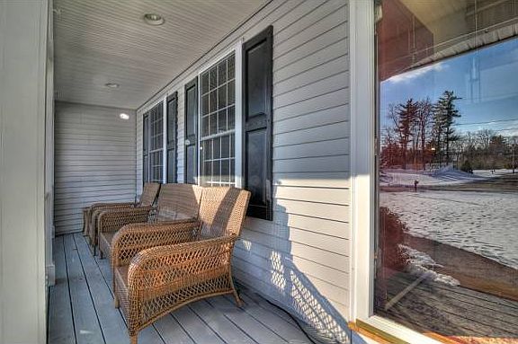 3rd image of 17 Hadley Dr