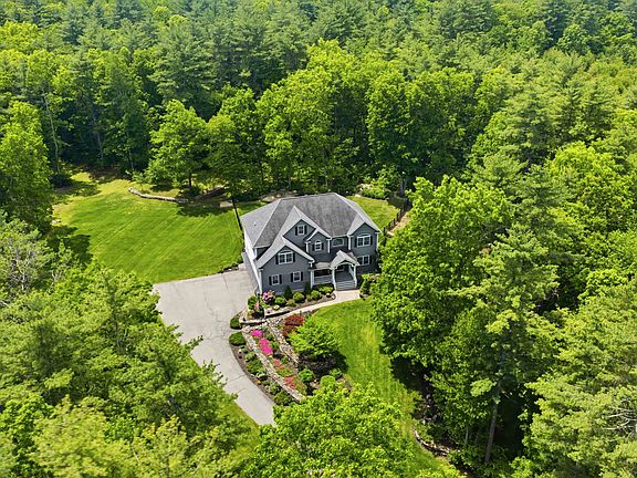 3rd image of 9 Deer Run Road