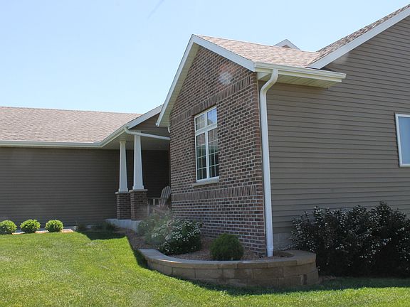 2nd image of 1953 Evergreen Pl NE