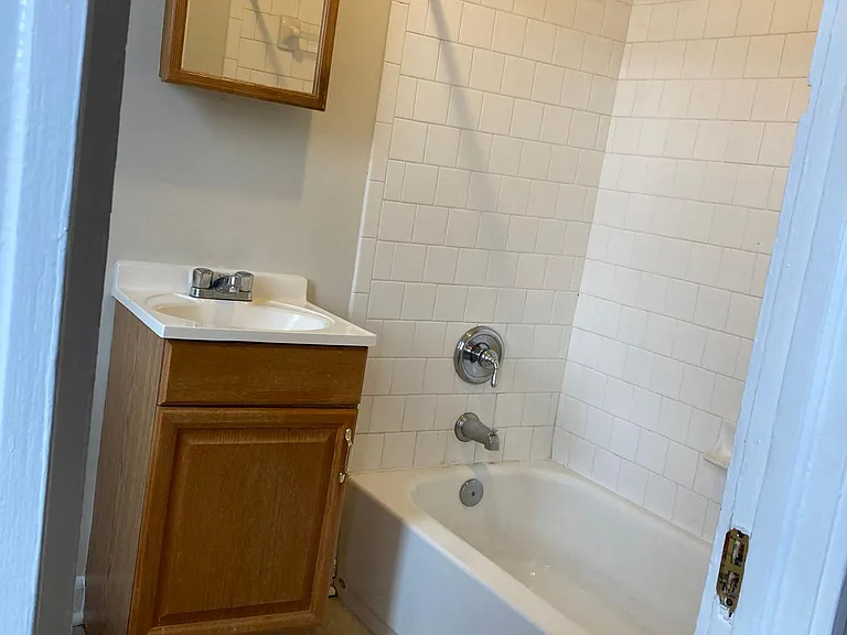 251 Robert St #6 — Photo 15