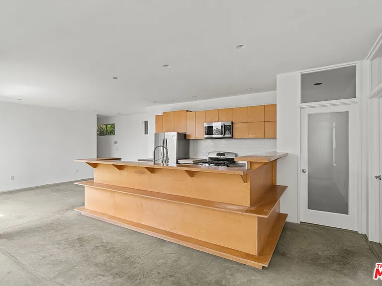 802 Indiana Ave — Photo 10