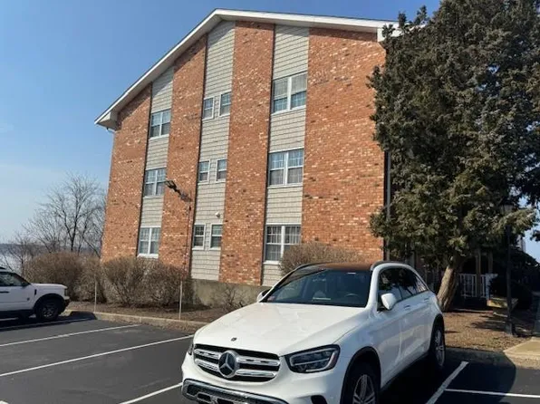 37 Bullocks Point Ave APT 1C, Riverside, RI 02915